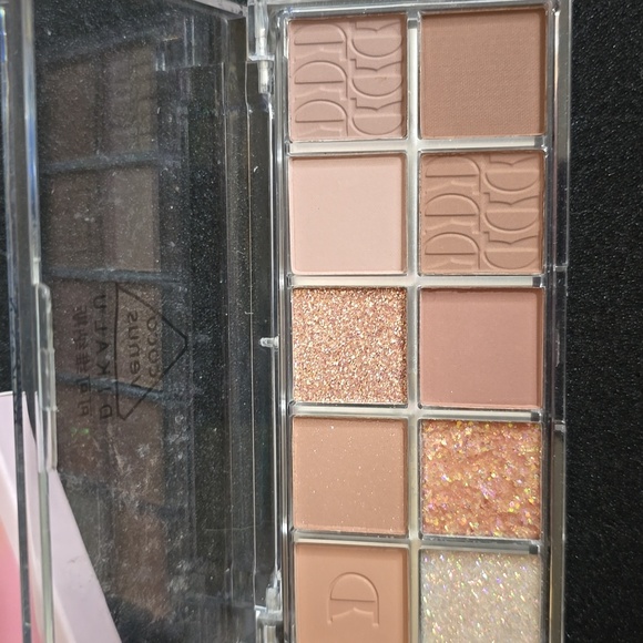 NEW Dikalu Eyeshadow Palette - Pink and Gold, Picnic By The Sunset - Picture 2 of 2